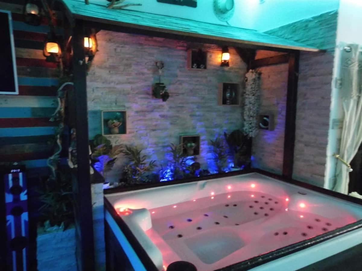 L'histoire De L'ouest , Jacuzzi *